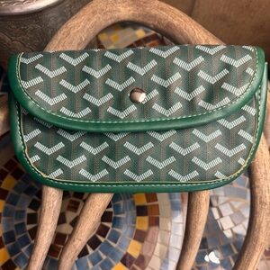 Green Chevron Patterned Women's Fashion Clutch Wristlet NEW